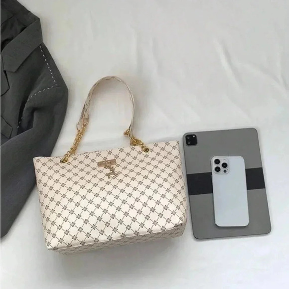 ⚠️Clearance Beige White Patterned Large Tote Shoulder Bag Gold Pendant - Picture 7 of 11